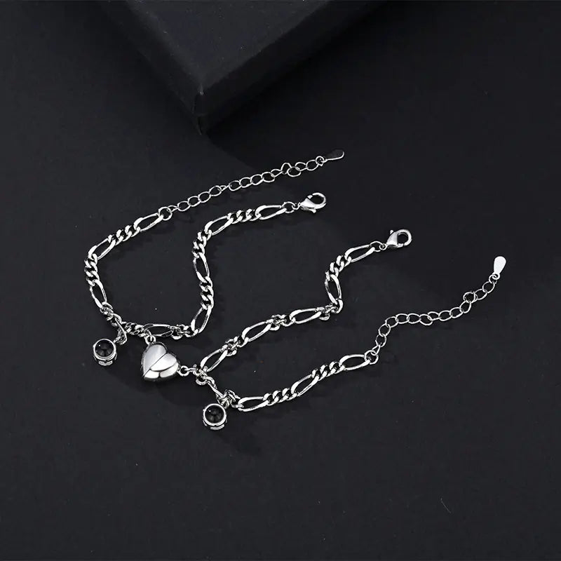 Pulsera de Pareja con Proyección Simple en 100 Idiomas